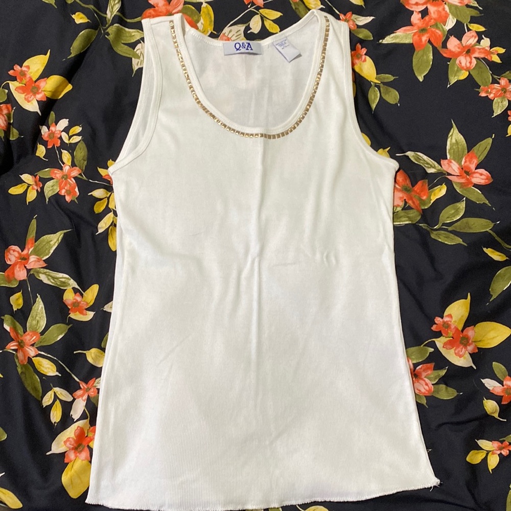 White tank with neckline detail